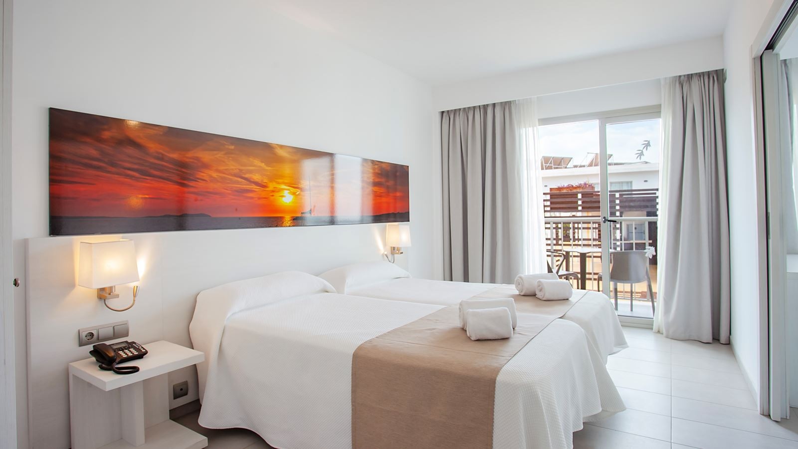 rooms-quadruple-room