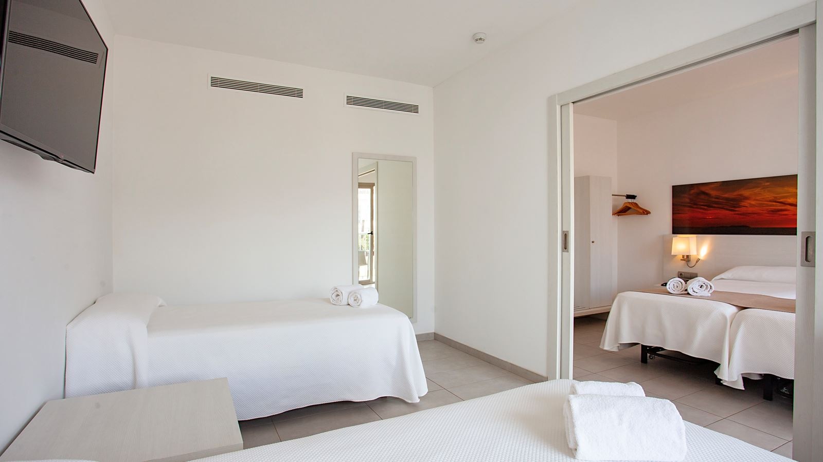 rooms-quadruple-room