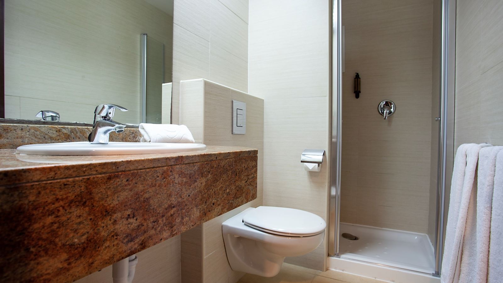 rooms-quadruple-room