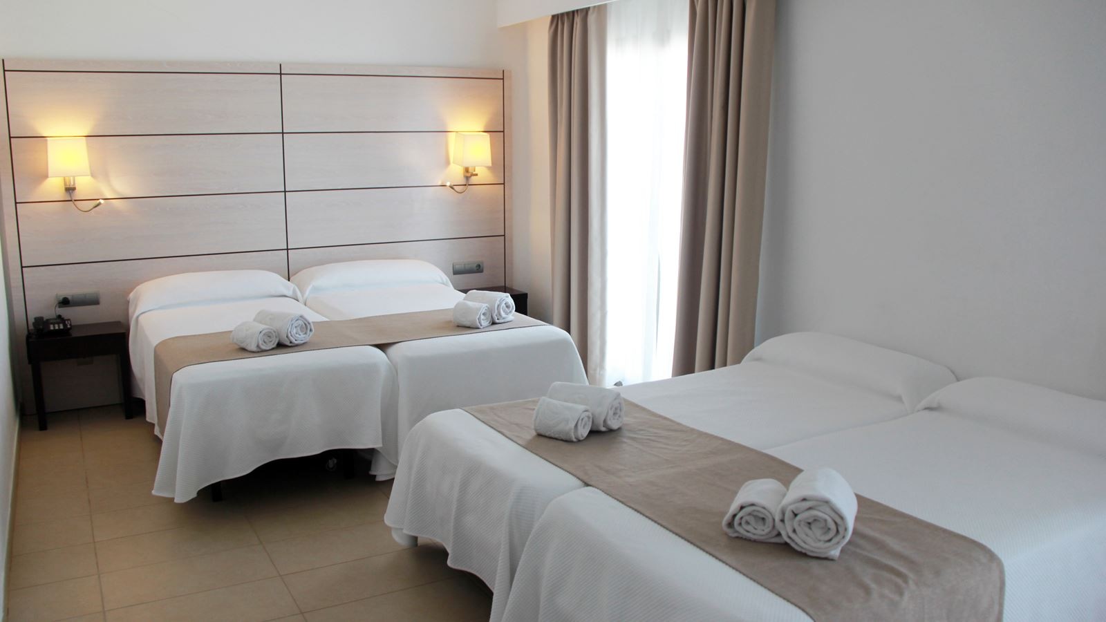 rooms-quadruple-room