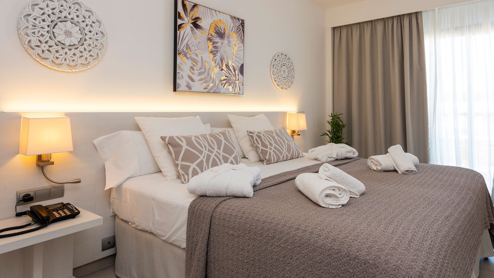 rooms-deluxe-double-room