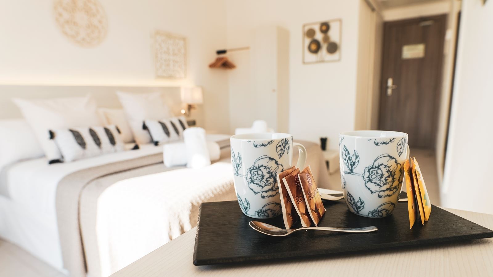 rooms-deluxe-double-room