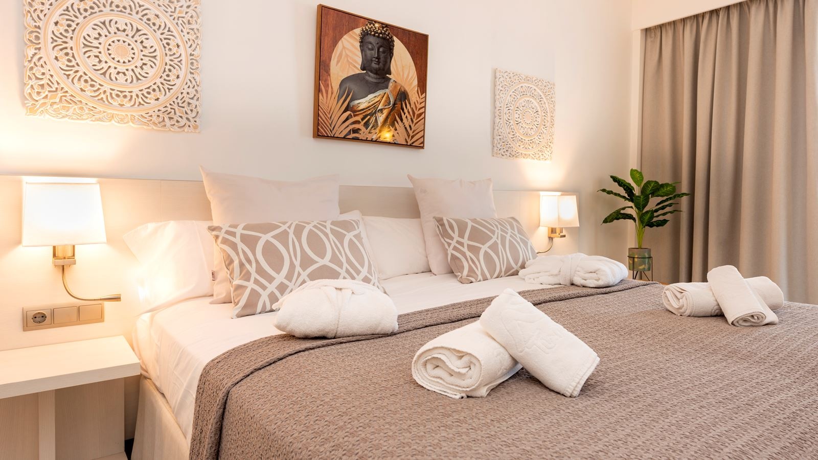 rooms-deluxe-double-room