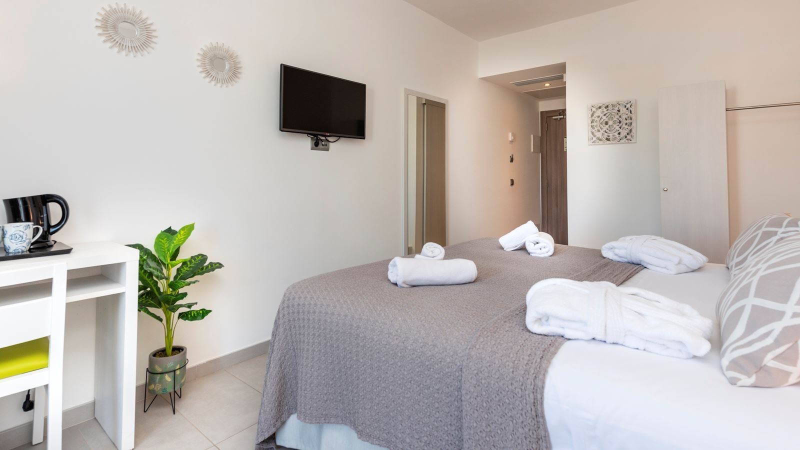 rooms-deluxe-double-room