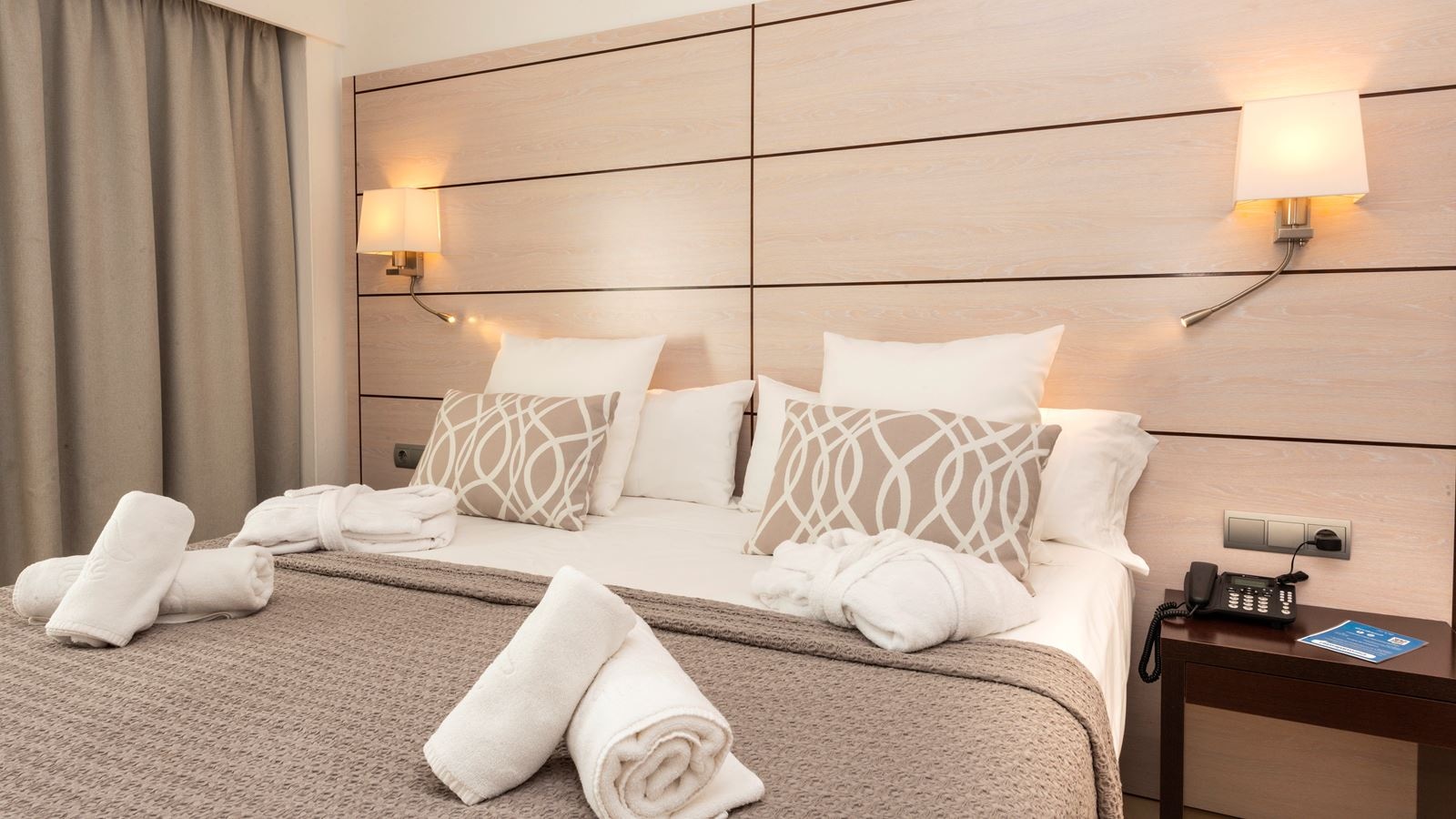 rooms-pool-view-deluxe-double-room