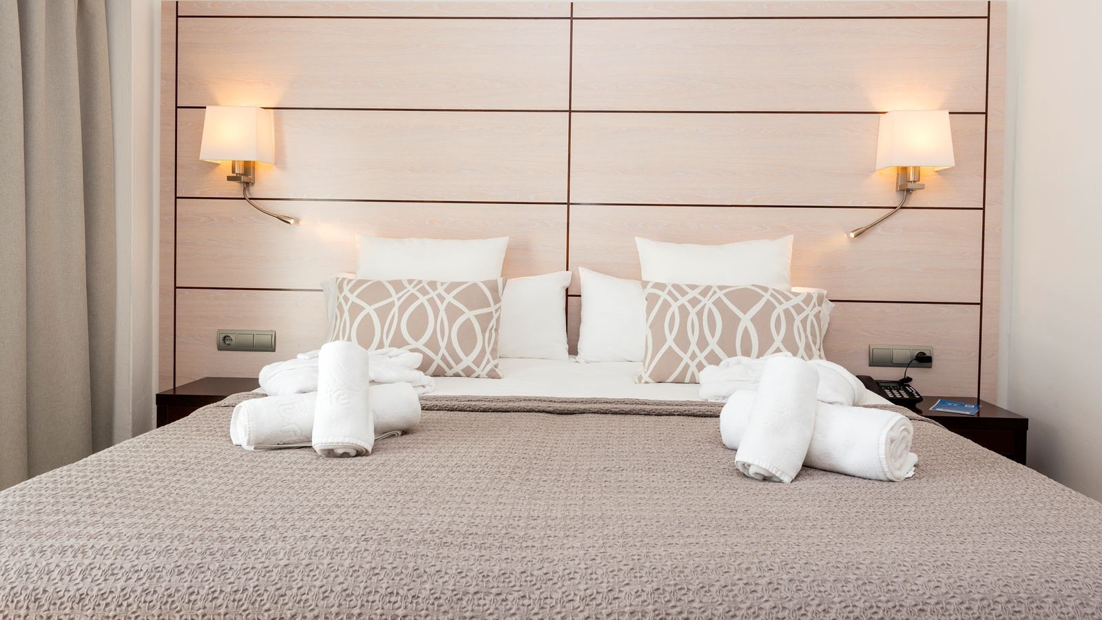 rooms-pool-view-deluxe-double-room