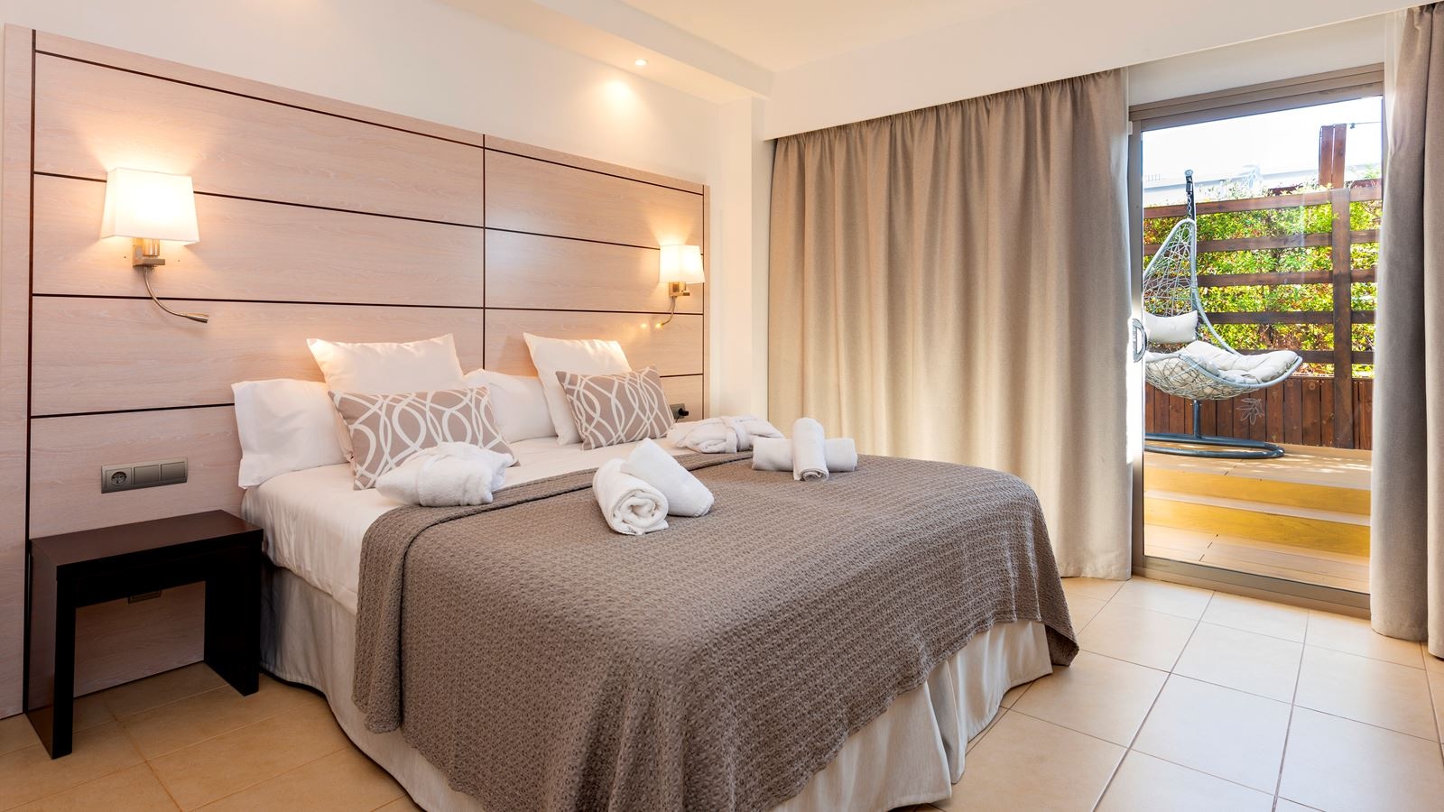 rooms-superior-deluxe-double-room