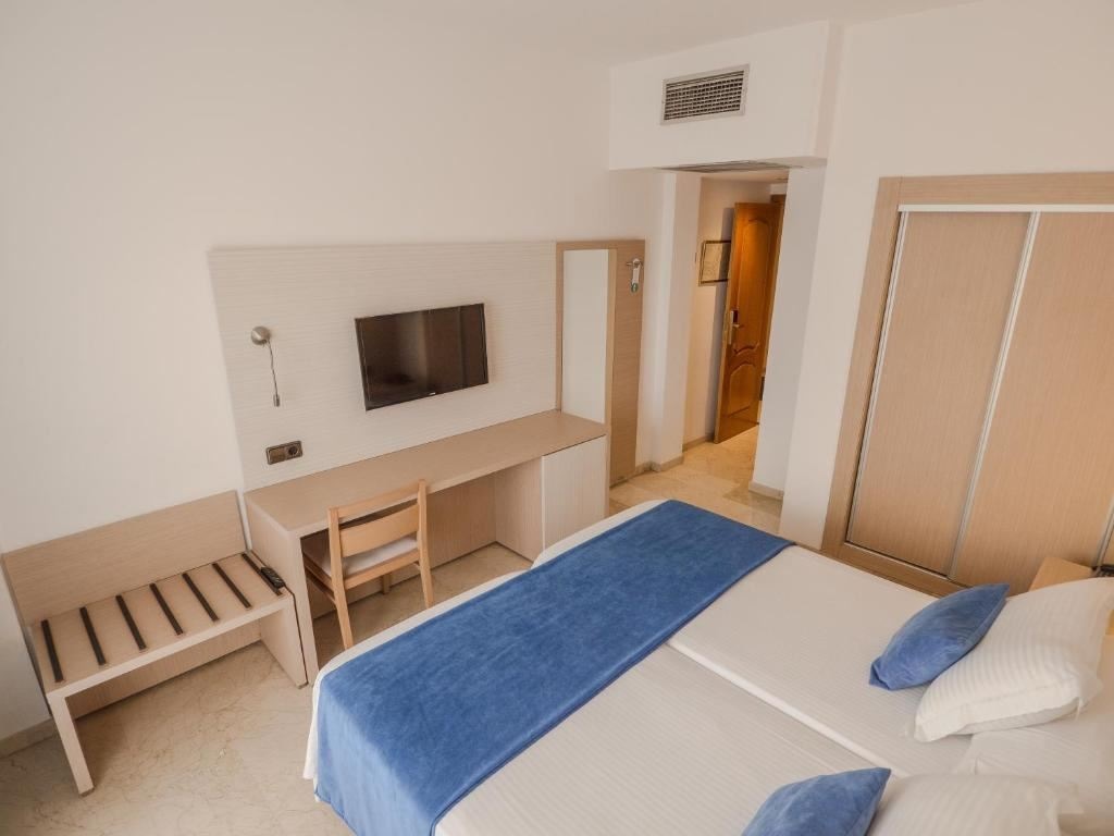 rooms-db--twin-room-balcony-or-terrace