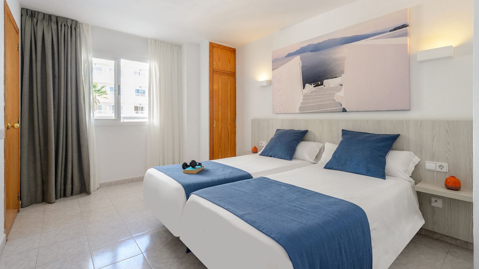 rooms-apartment-1-bedroom-balcony-or-terrace