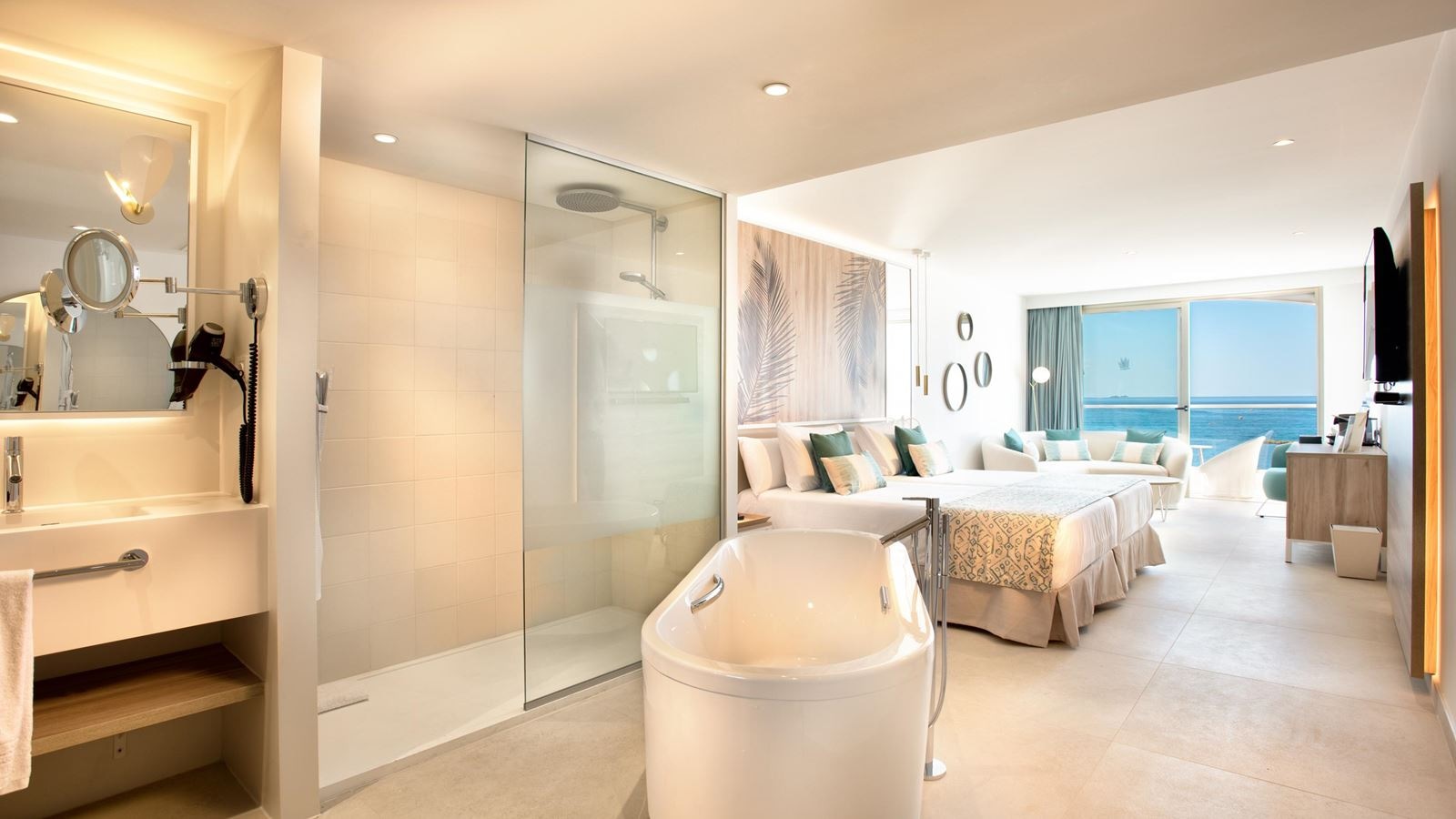 rooms-junior-suite-platinum-sea-view-with-balcony-or-terrace