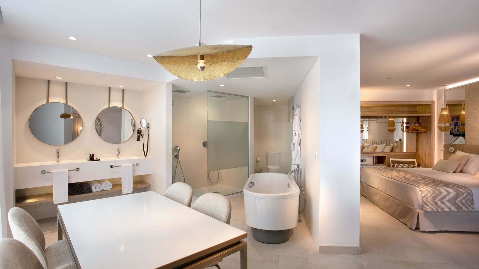 rooms-suite-with-balcony-or-terrace