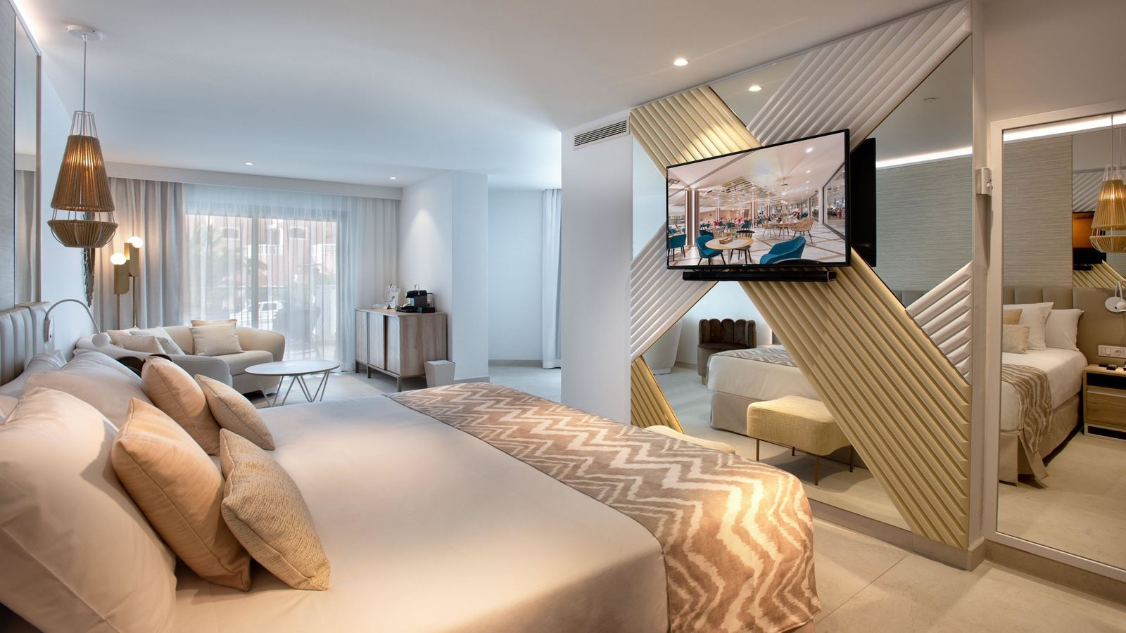 rooms-suite-with-balcony-or-terrace