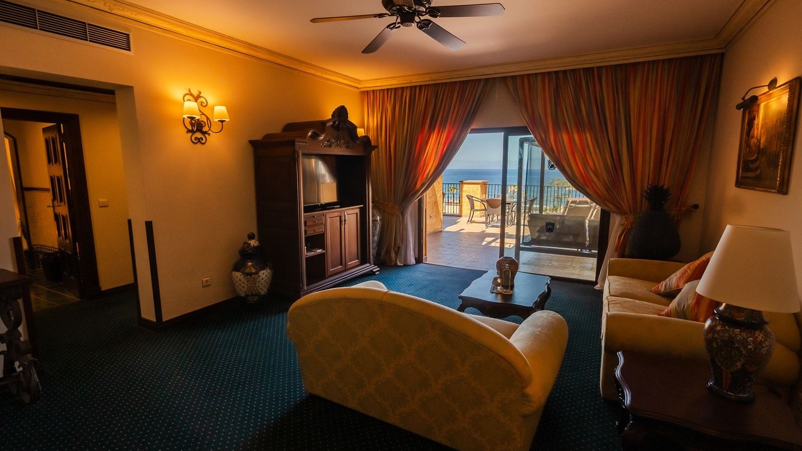 rooms-suite-sea-view-balcony-or-terrace