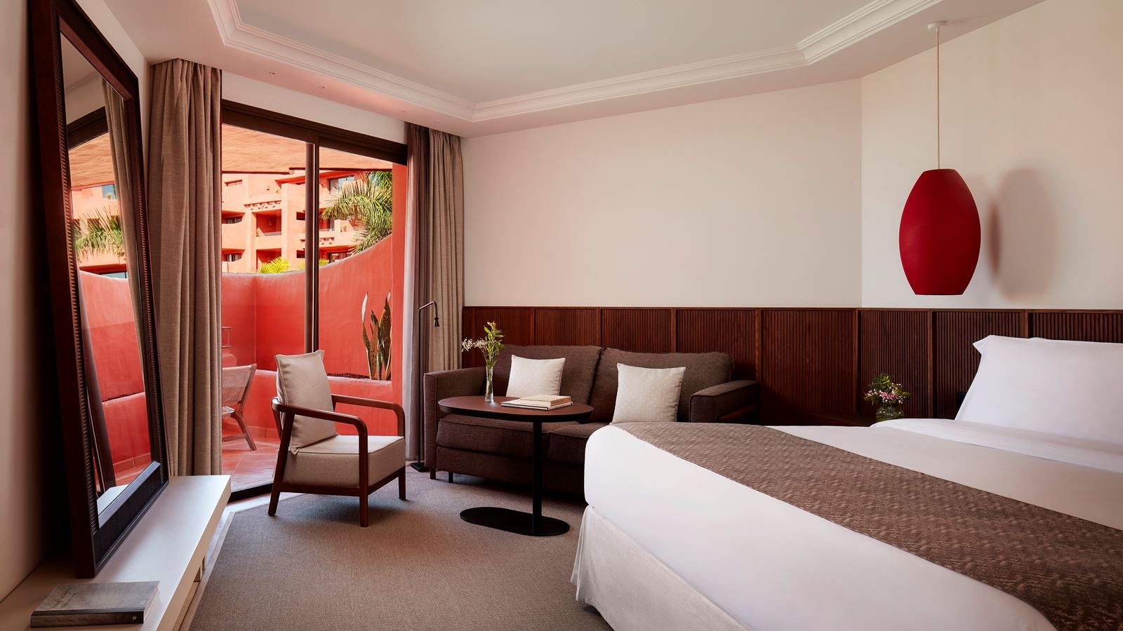 rooms-grand-deluxe-garden-view-room-with-balcony