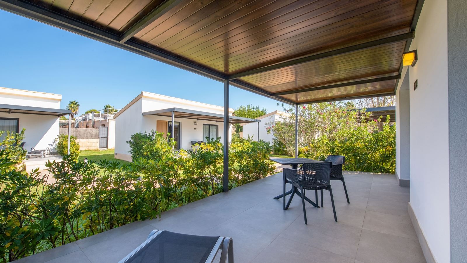 rooms-bungalow-silver