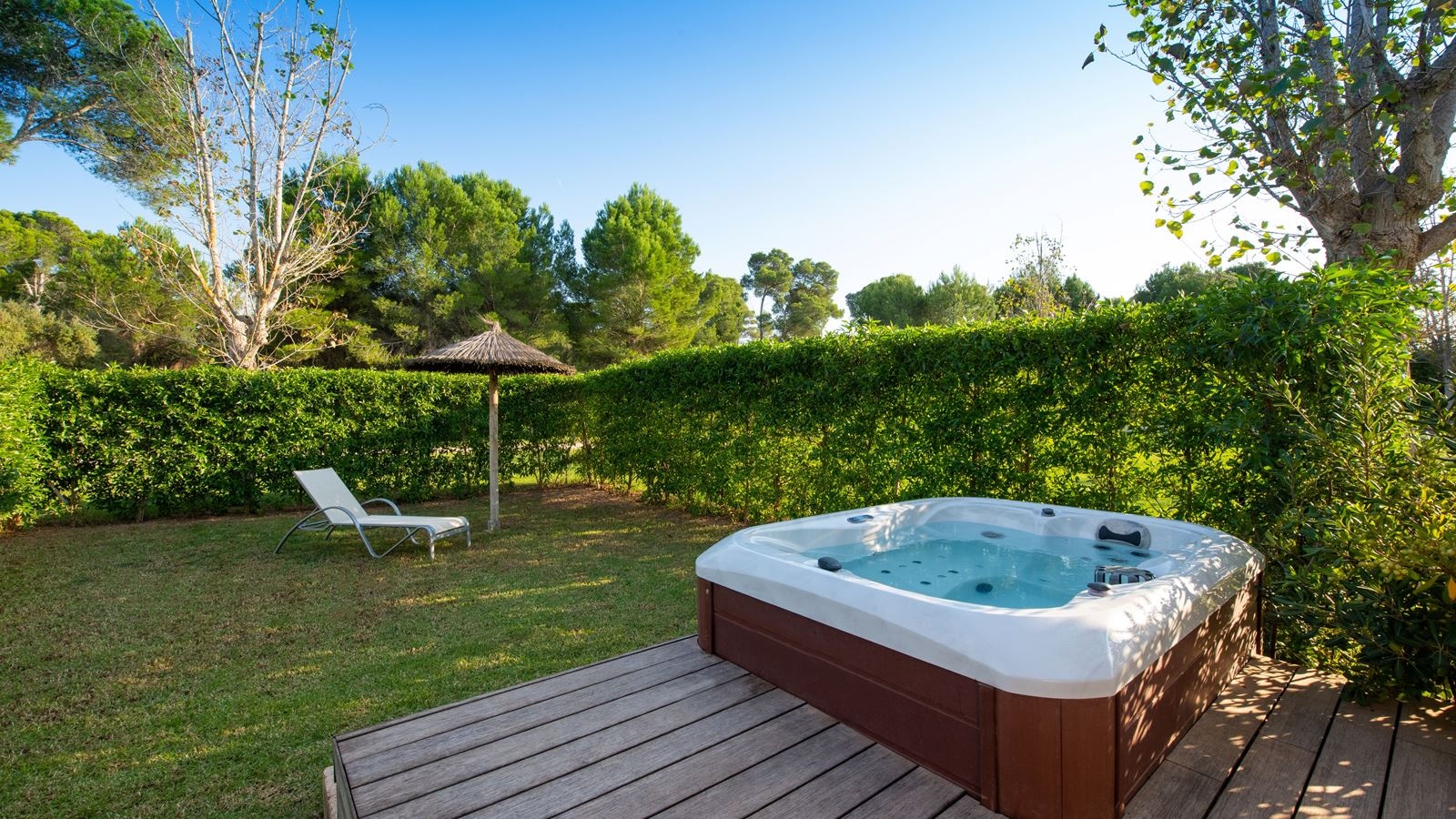 rooms-bungalow-superior-with-jacuzzi