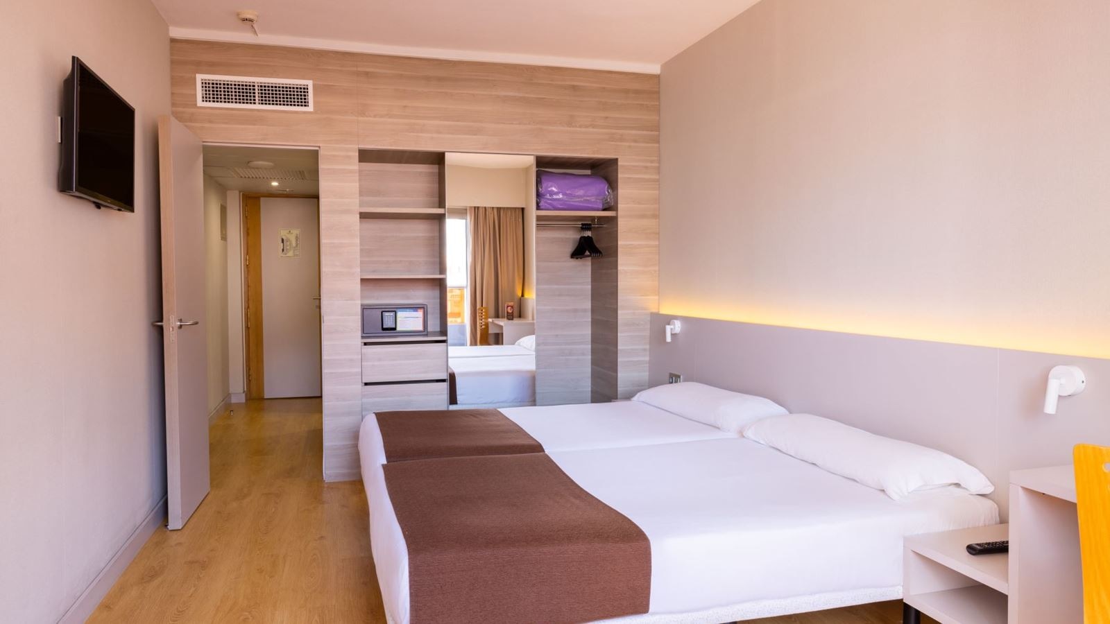 rooms-classic-room