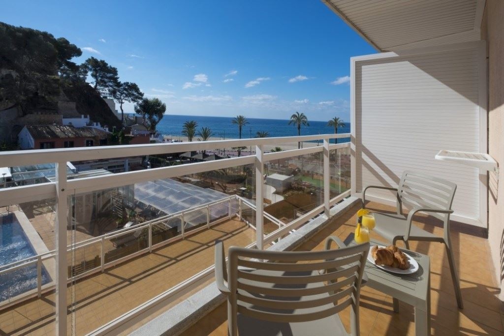 rooms-standard-sea-view-3-pax