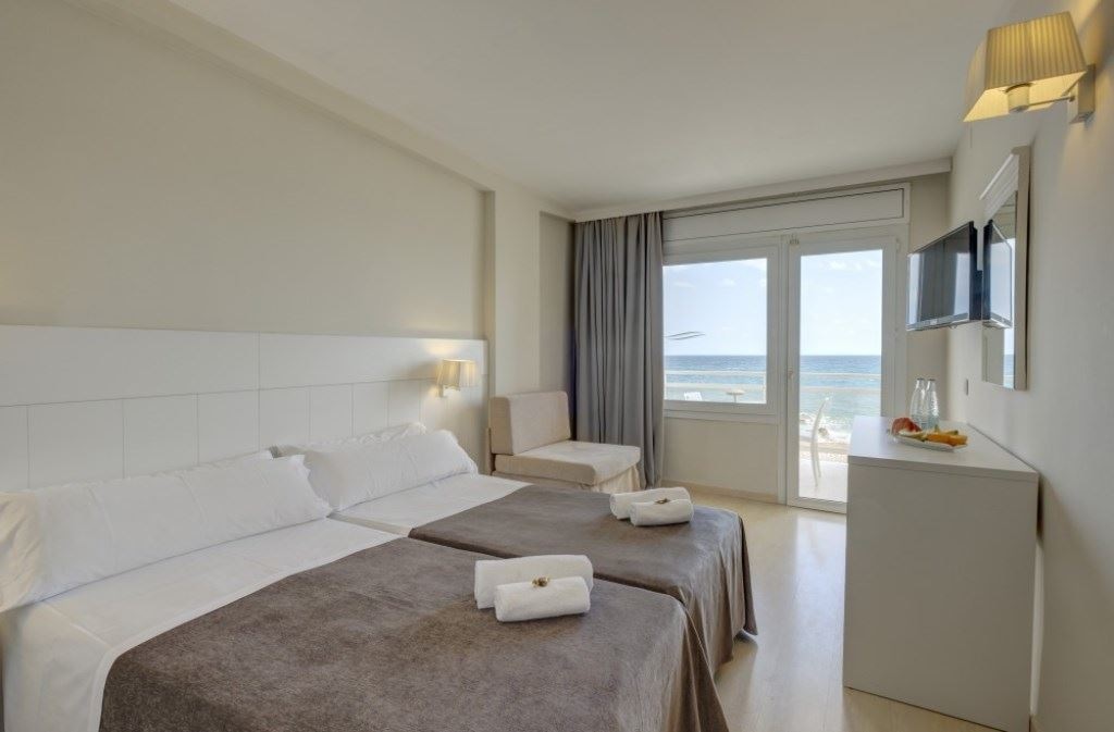 rooms-single-use-sea-view-balcony-or-terrace