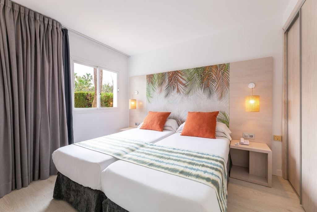 rooms-promo-one-bedroom-apartment-palm-garden--annex-building--balcony-or-terrace