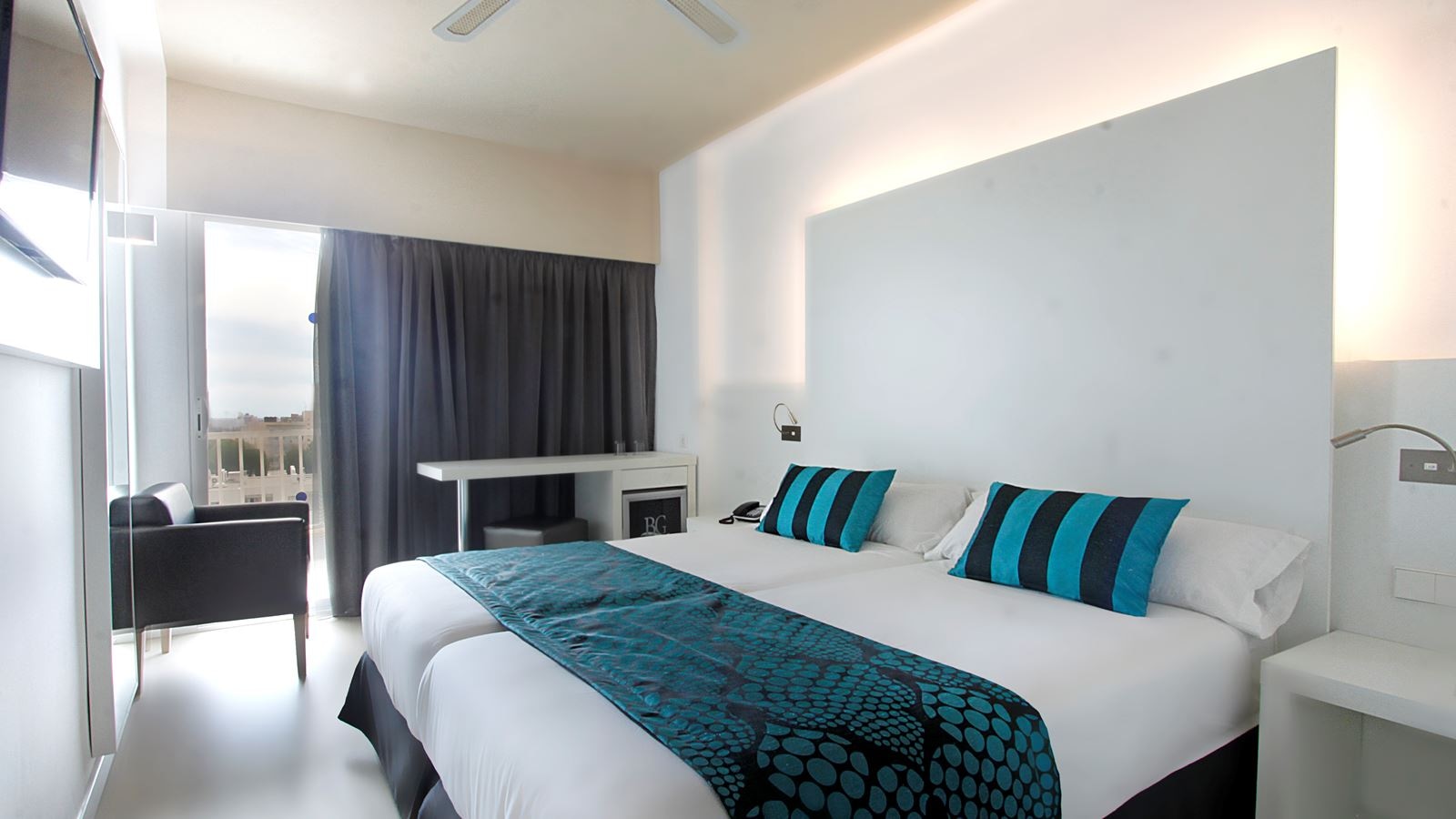 rooms-double-lateral-sea-view