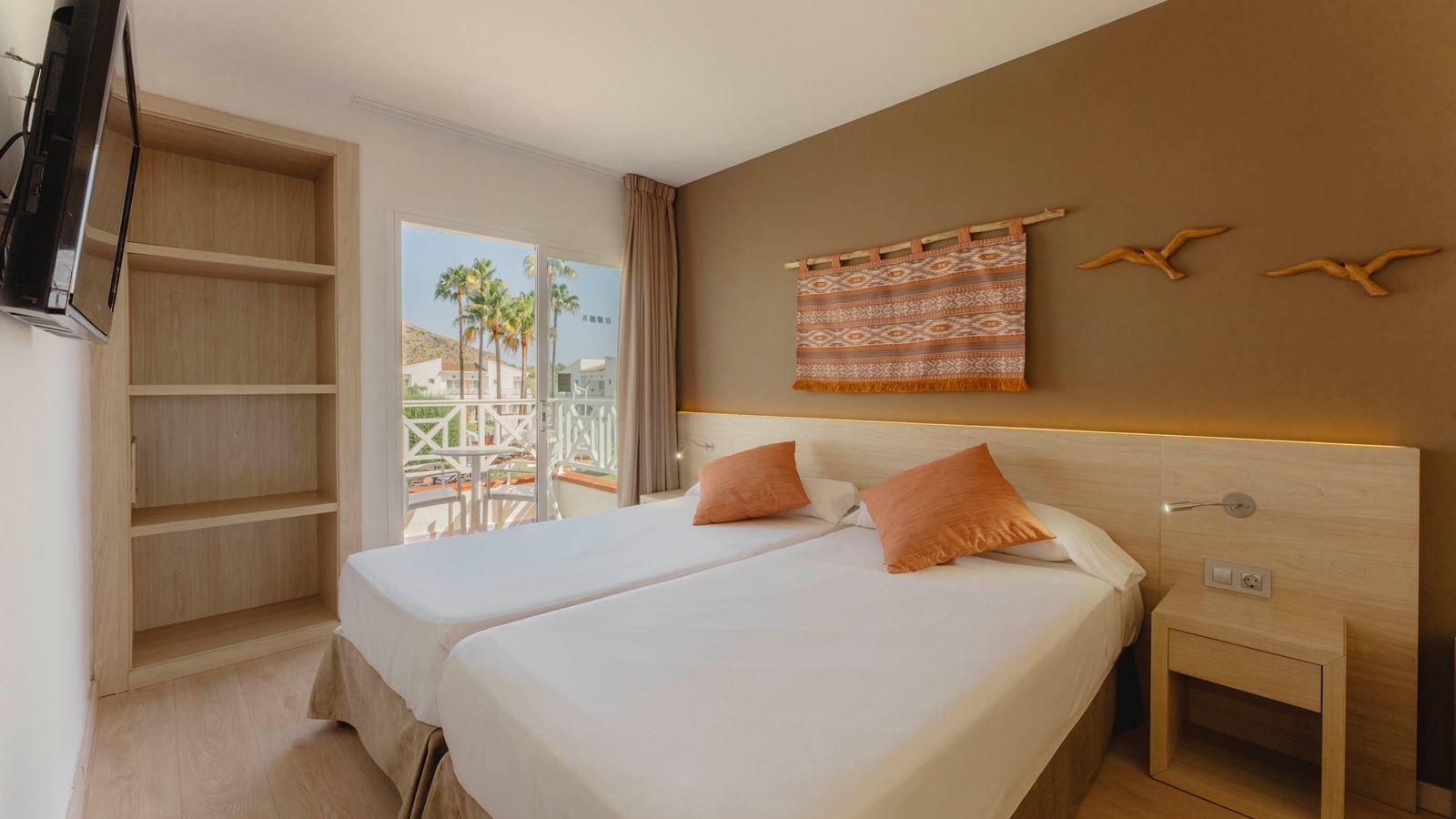 rooms-room-double-balcony