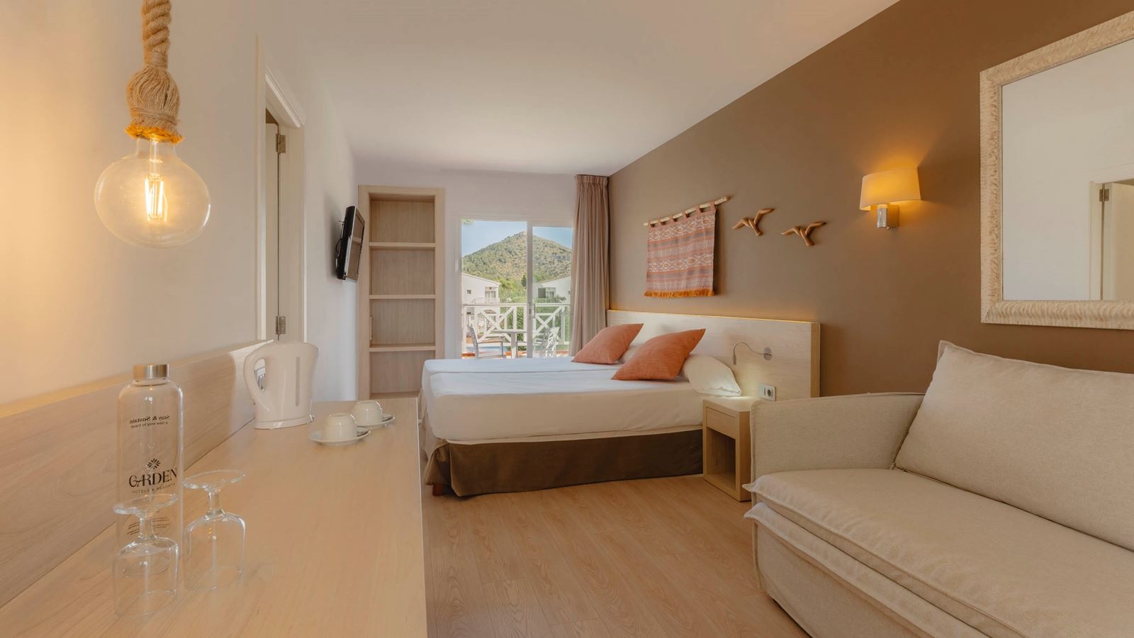 rooms-room-superior-balcony-or-terrace