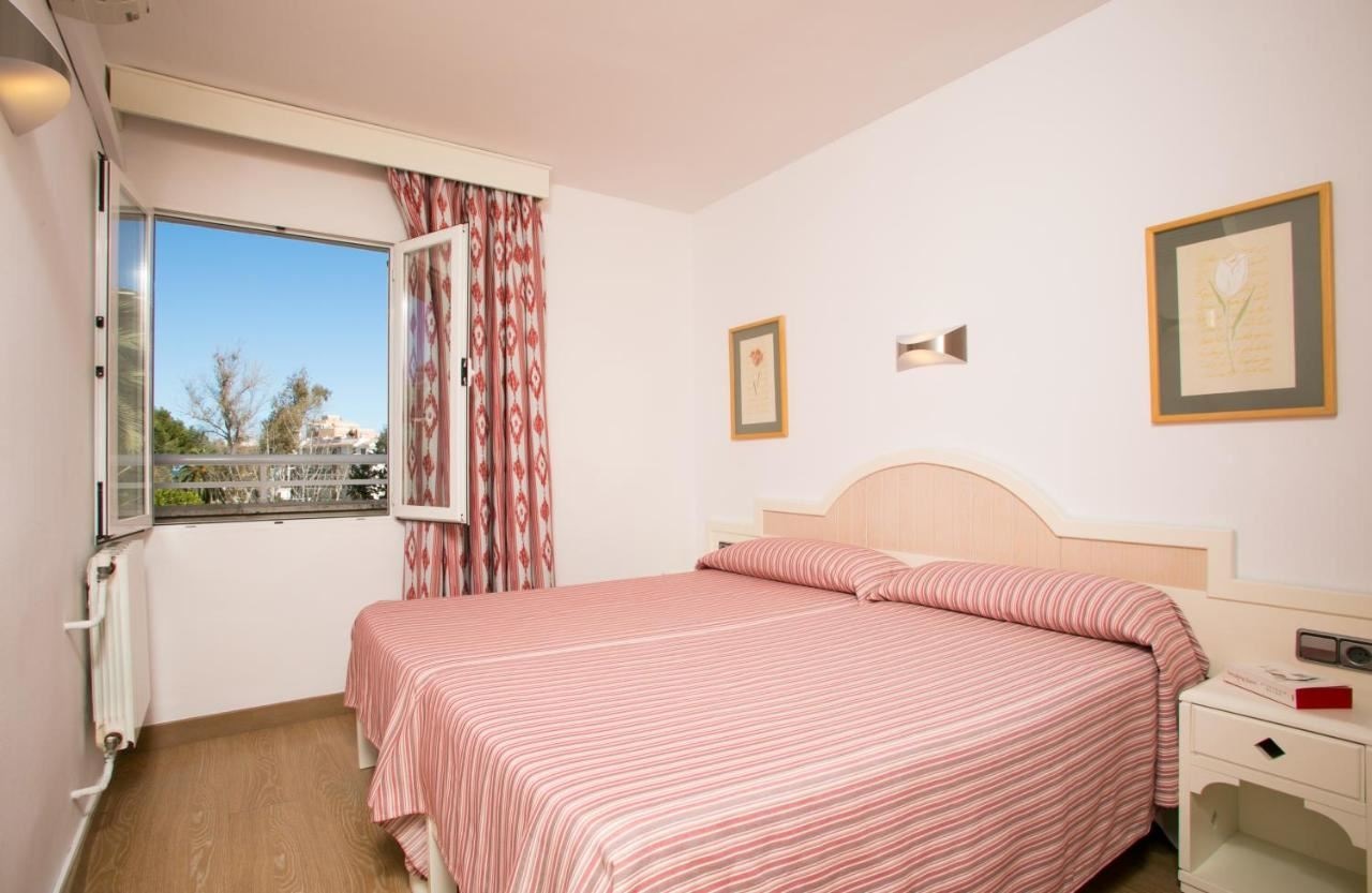 rooms-standard-apartment-balcony-or-terrace