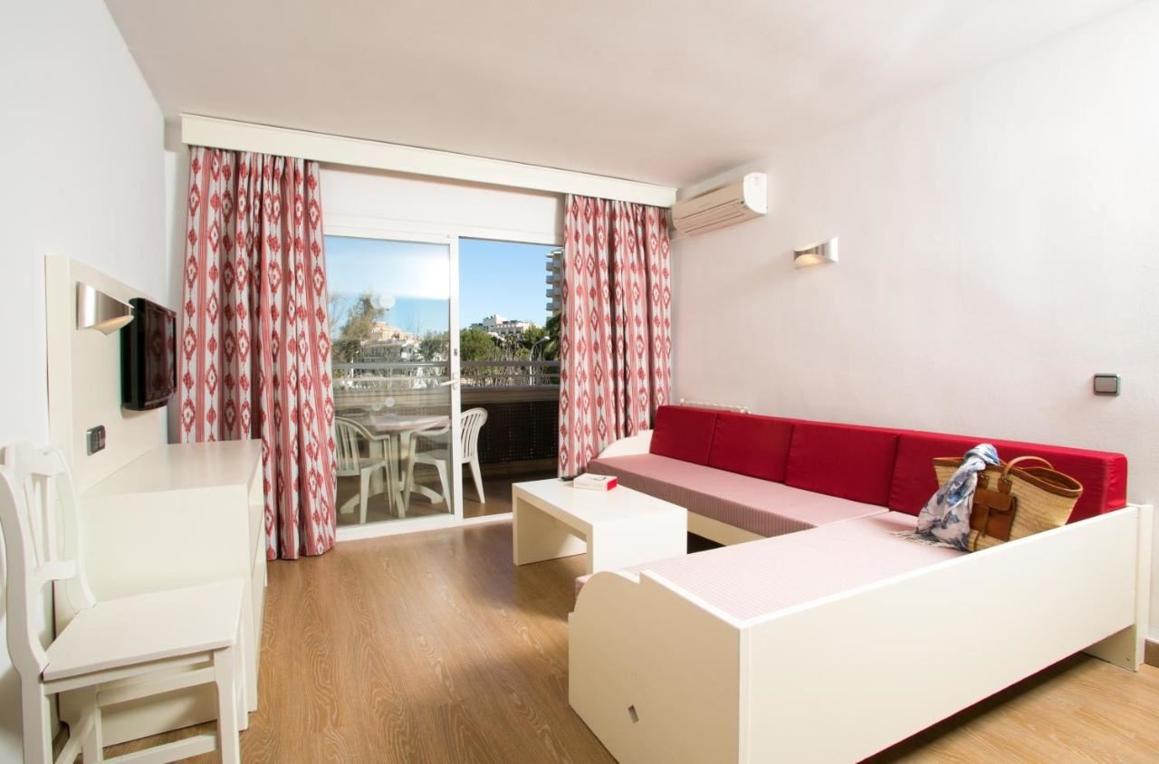 rooms-standard-apartment-balcony-or-terrace
