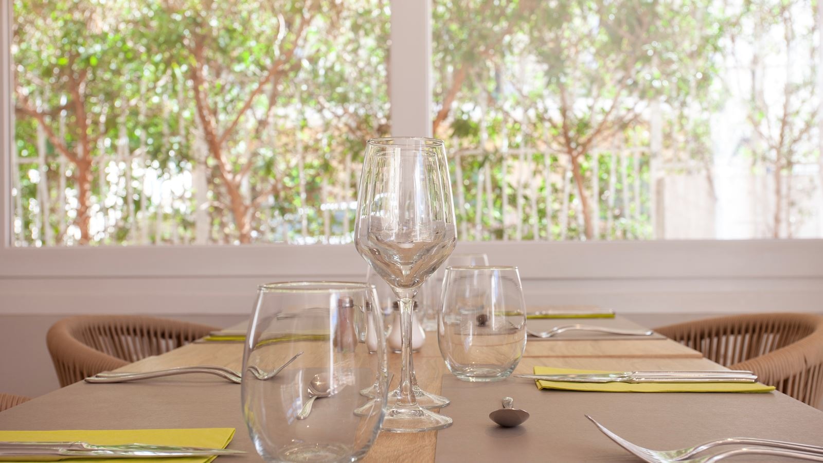 restaurants-tora-hotel-restaurant