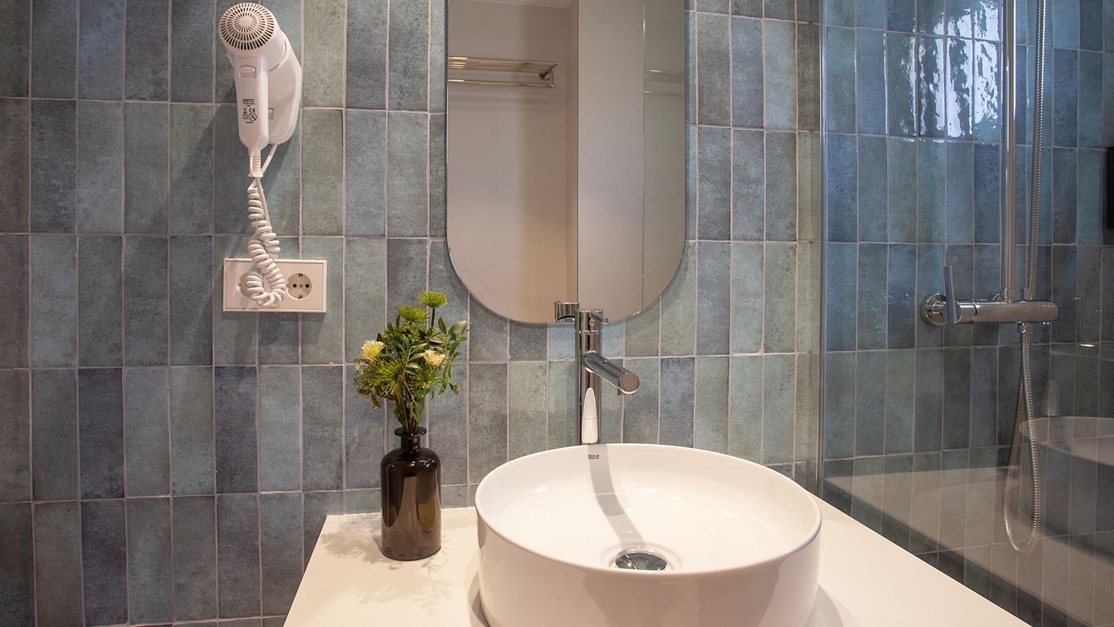 rooms-double-standard-pool-view-balcony-or-terrace