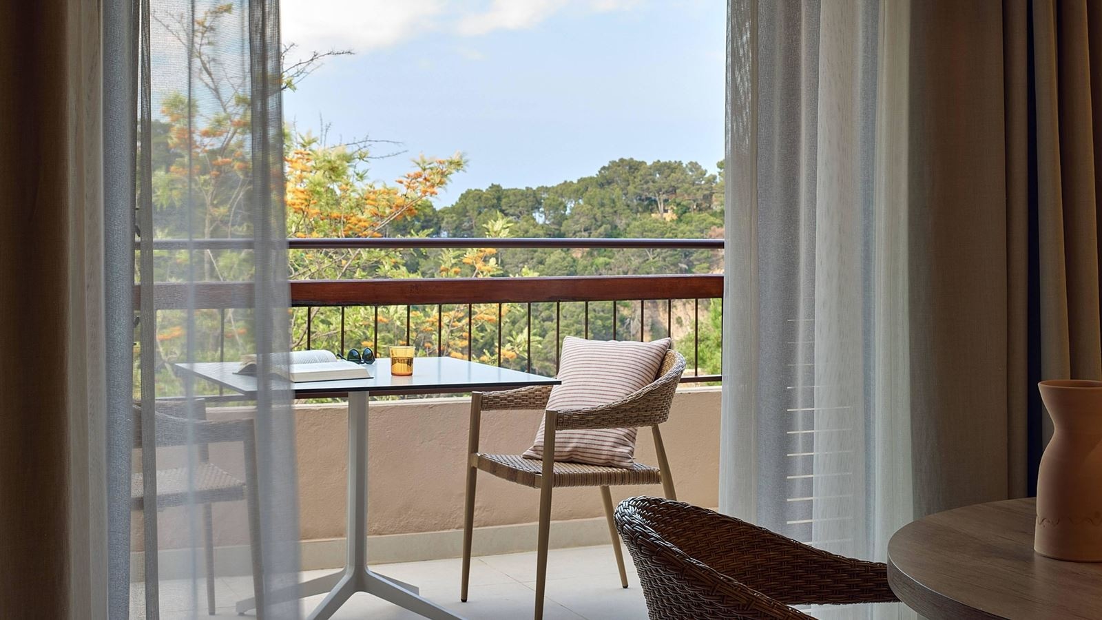 rooms-suite-zel-garden-view-with-kitchen