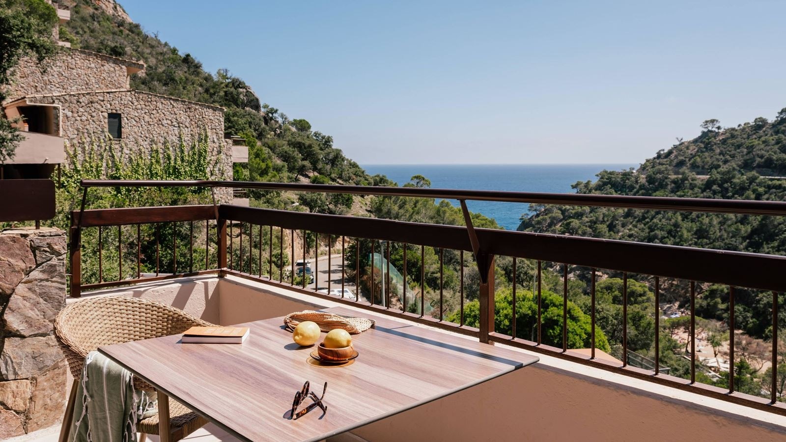 rooms-suite-zel-mediterranean-view-with-kitchen