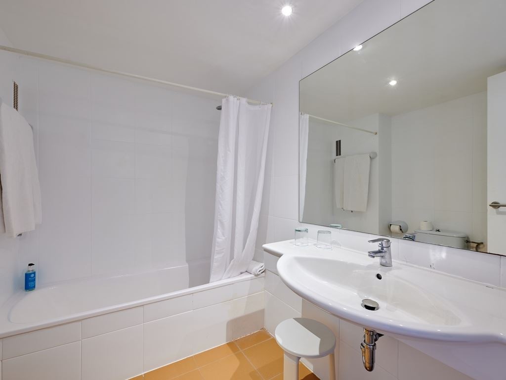 rooms-room-family-2-bedrooms-garden-view-balcony-or-terrace