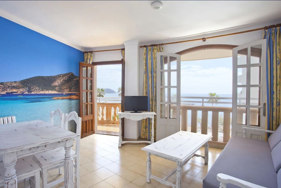 rooms-2-bedroom-apartment-sideseaview-balcony-or-terrace