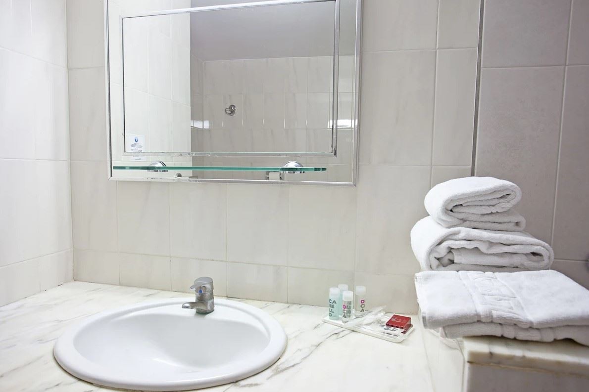 rooms-1-bedroom-apartment-balcony-or-terrace