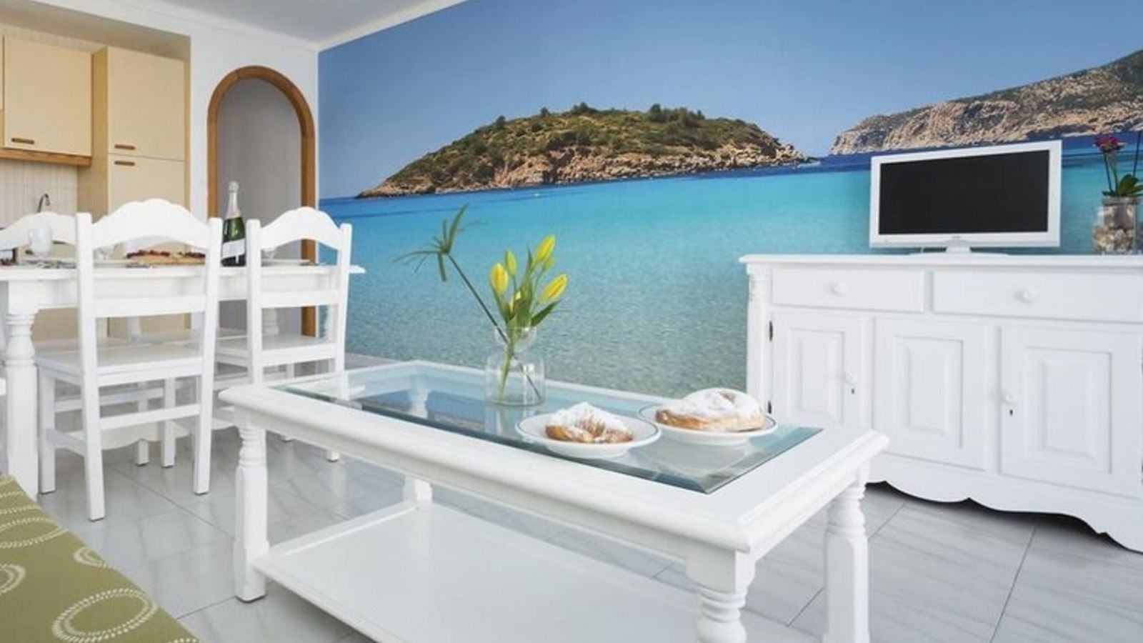 rooms-1-bedroom-apartment-balcony-or-terrace