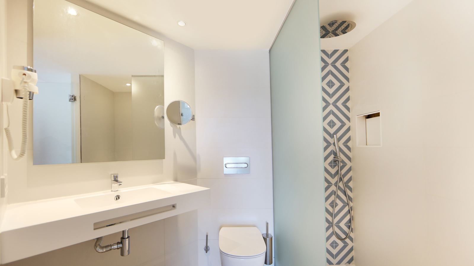 rooms-double-pool-view