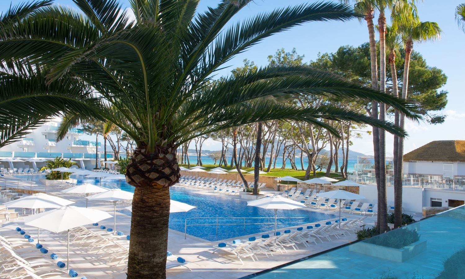 rooms-double-pool-view-terrace