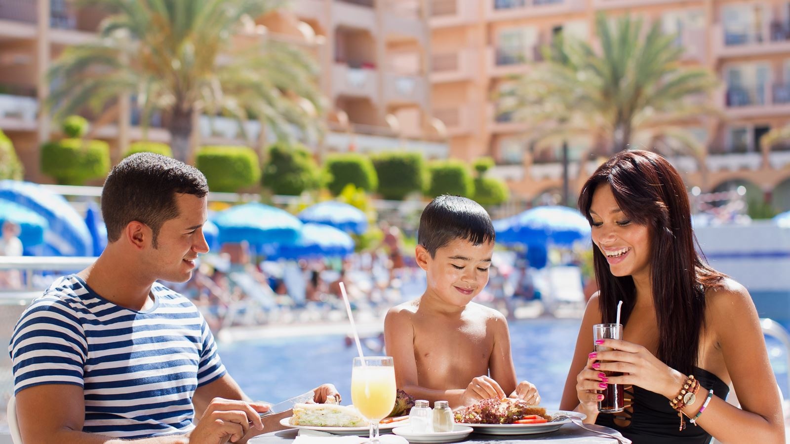 restaurants-pool-bar