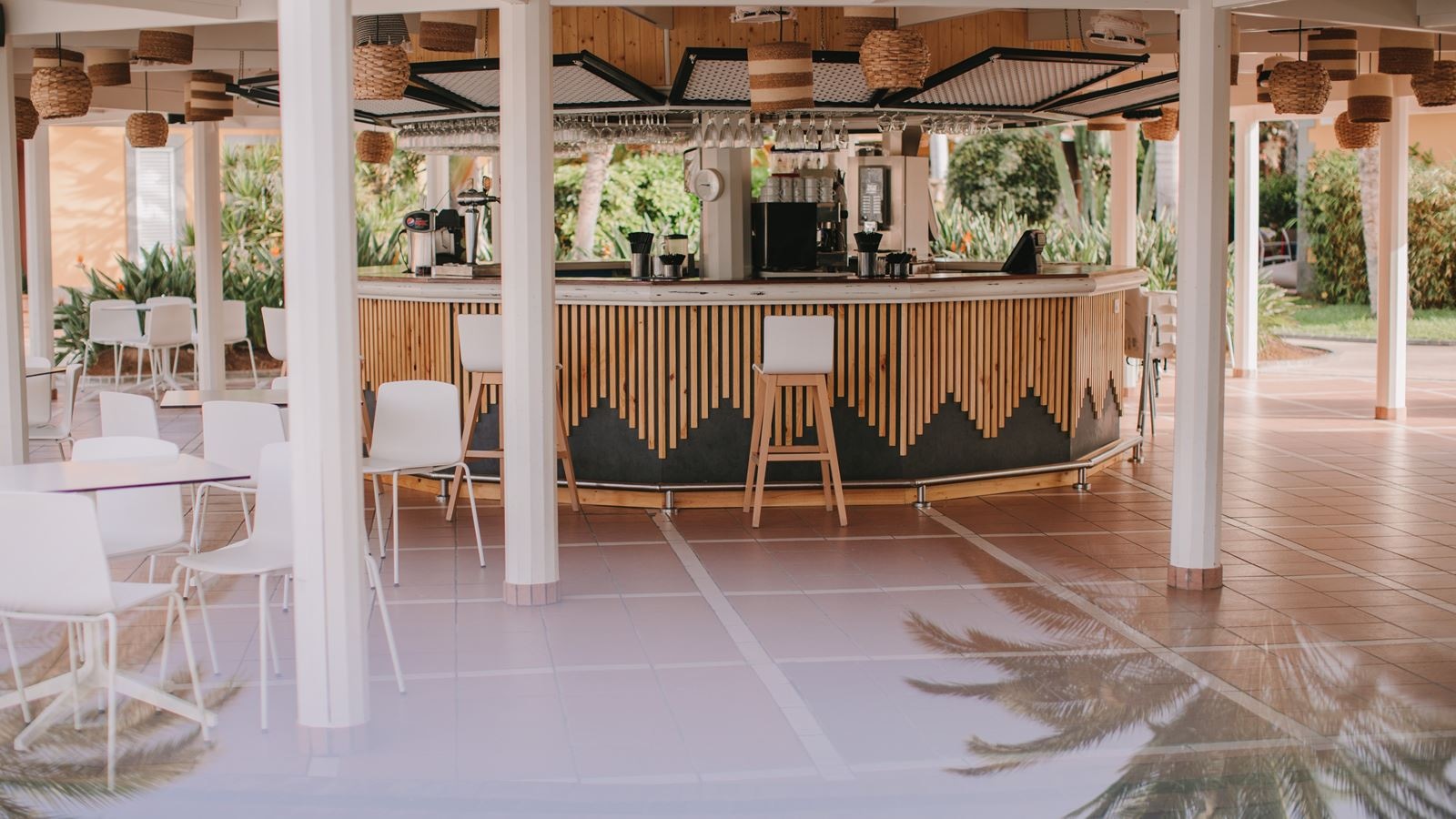 bars-bar-piscina