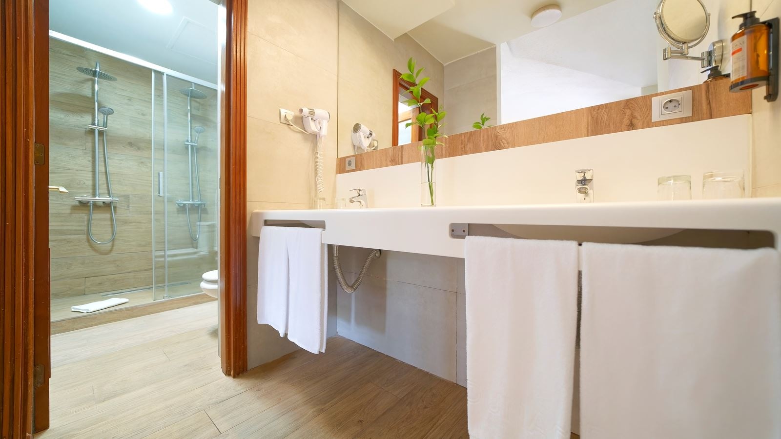 rooms-family-suite-1-bedroom-with-terrace