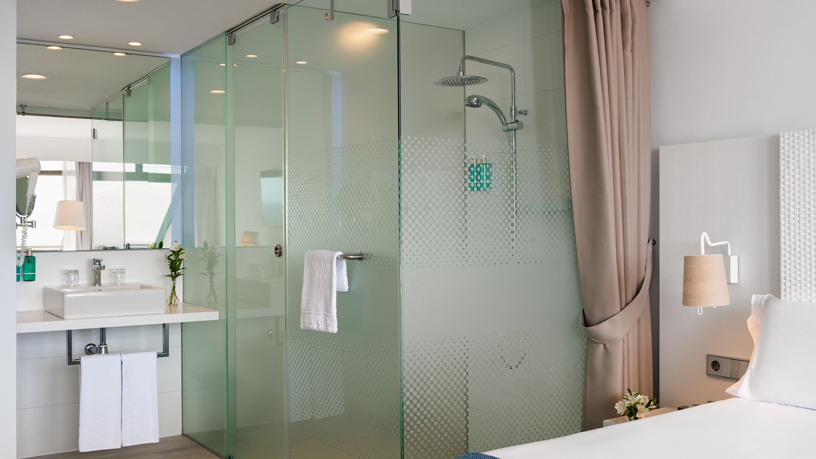 rooms-double-sea-view-premium-top-floor-with-balcony