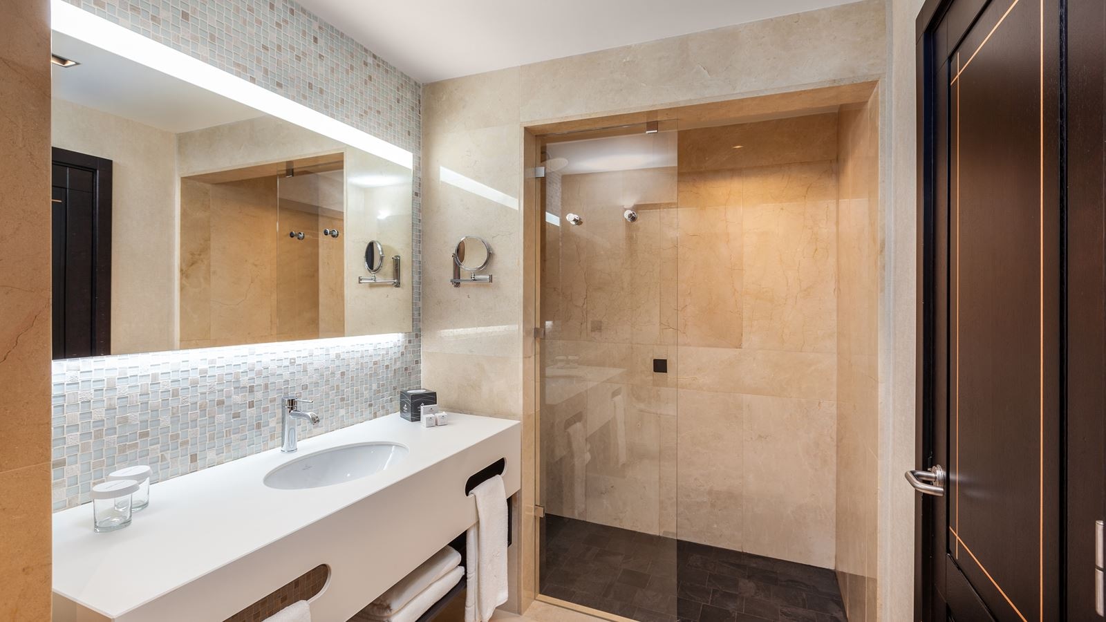 rooms-ddev-double-deluxe-garden-view-balcony