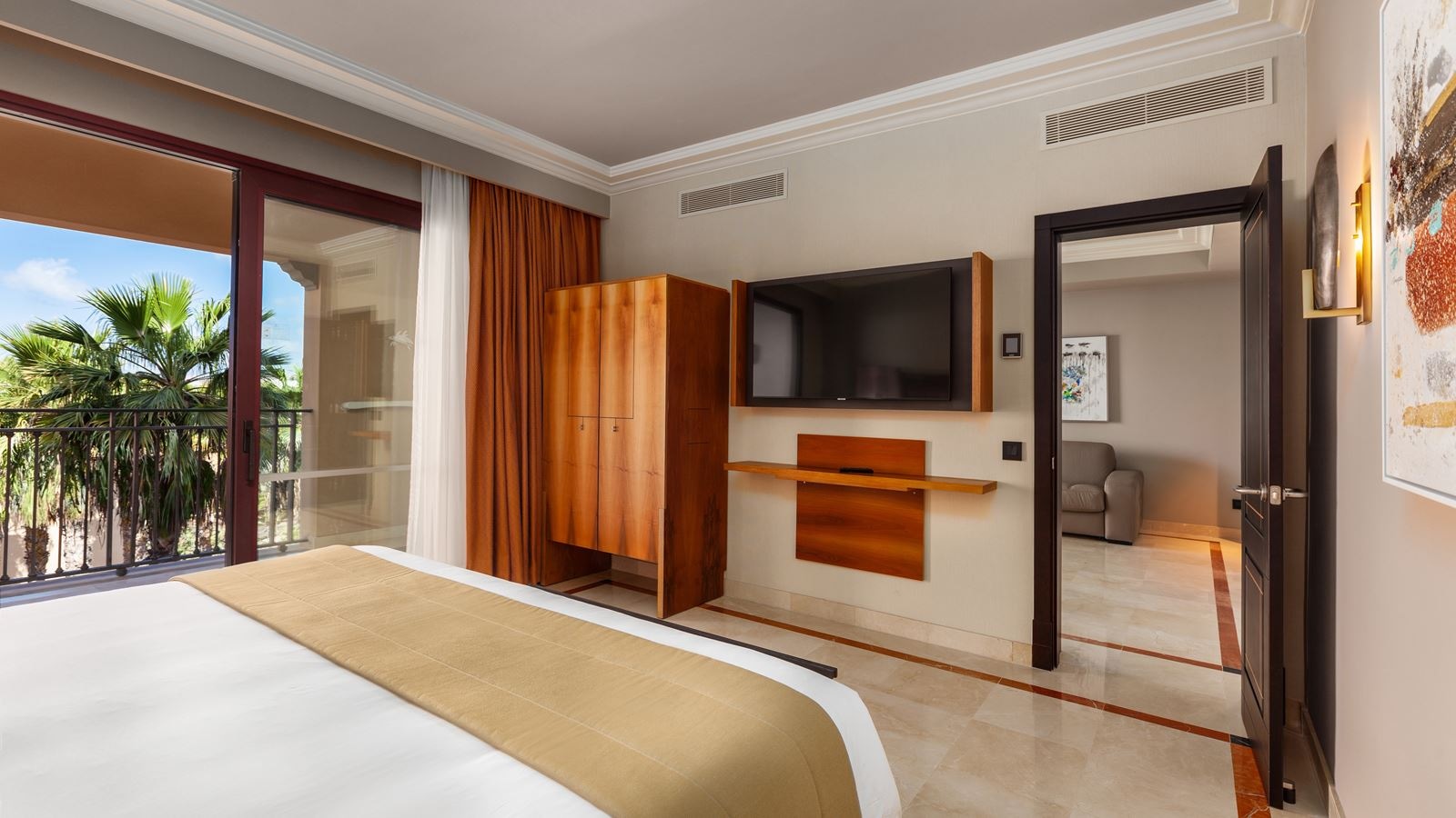 rooms-usuiv-unique-suite-pool-view-with-balcony