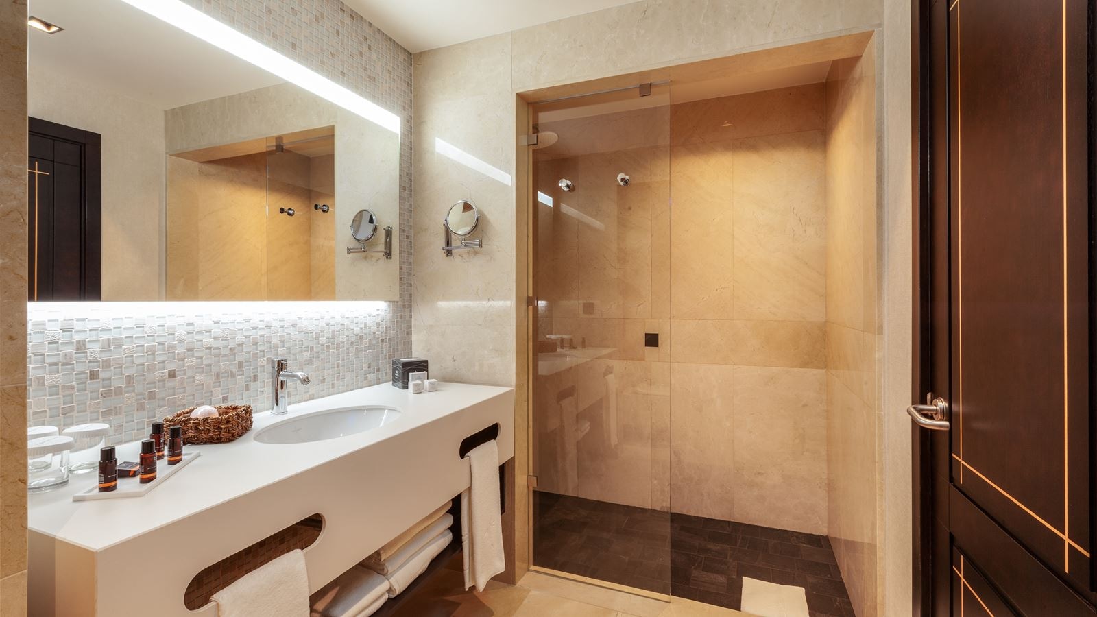 rooms-upp-unique-premium-with-terrace-and-direct-pool-access