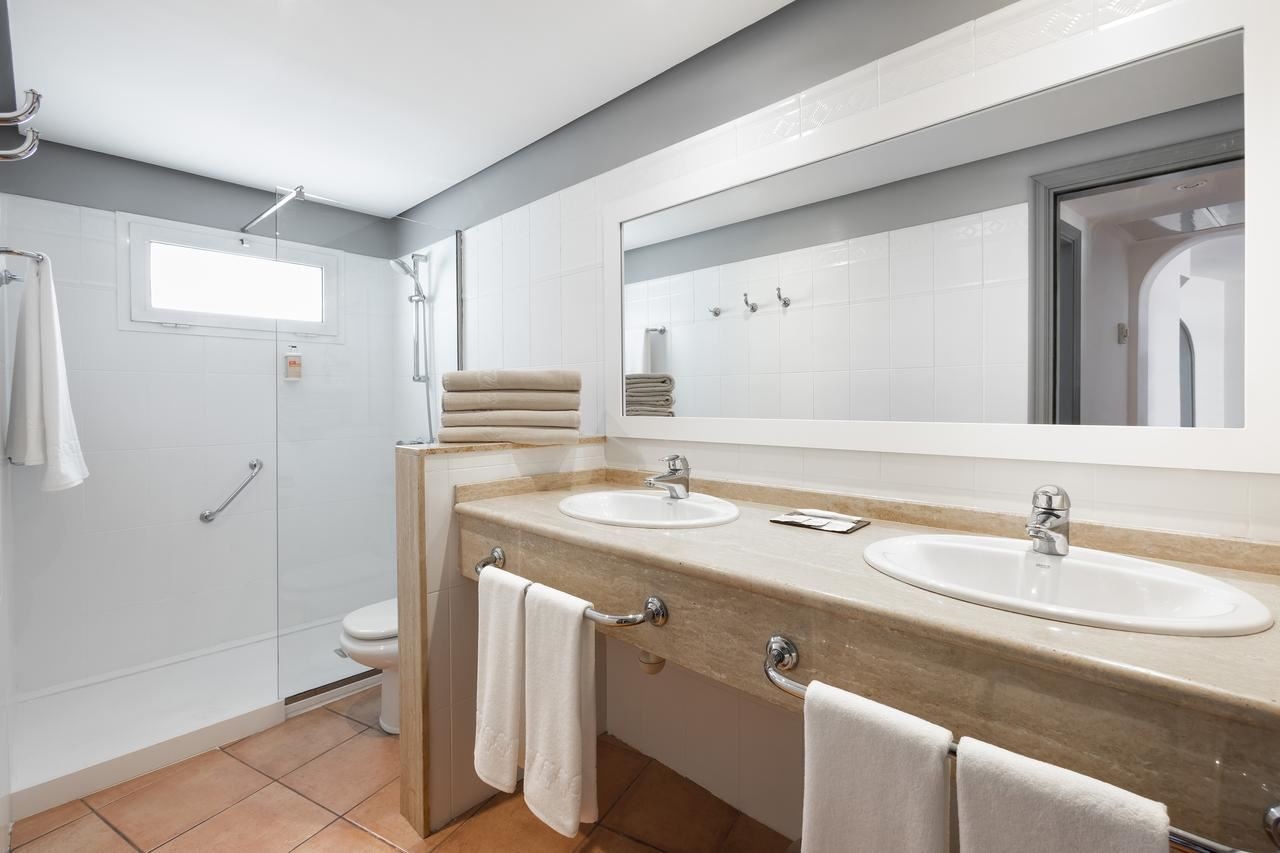 rooms-apartment-two-bedrooms-with-terrace