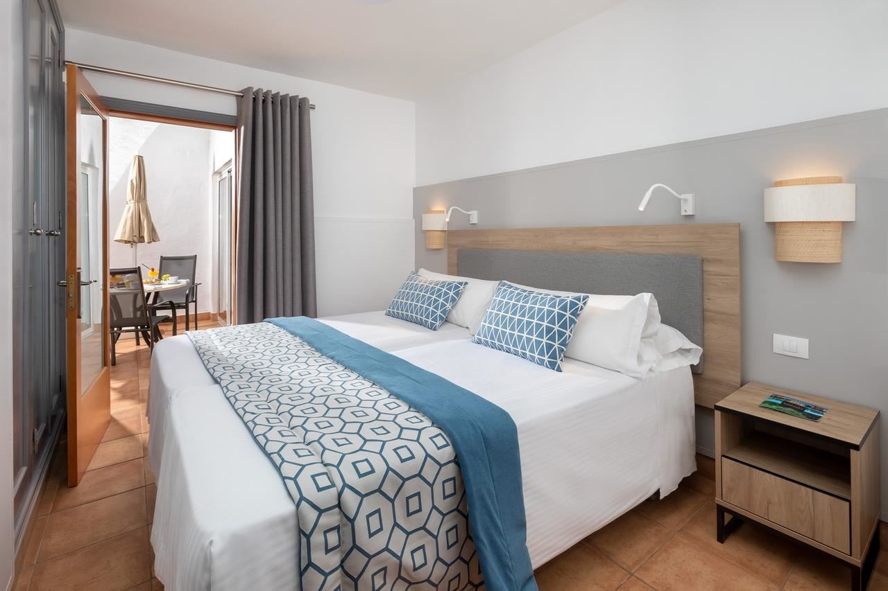 rooms-apartment-two-bedrooms-with-terrace