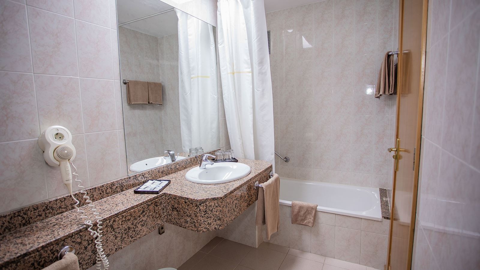rooms-double-with-balcony