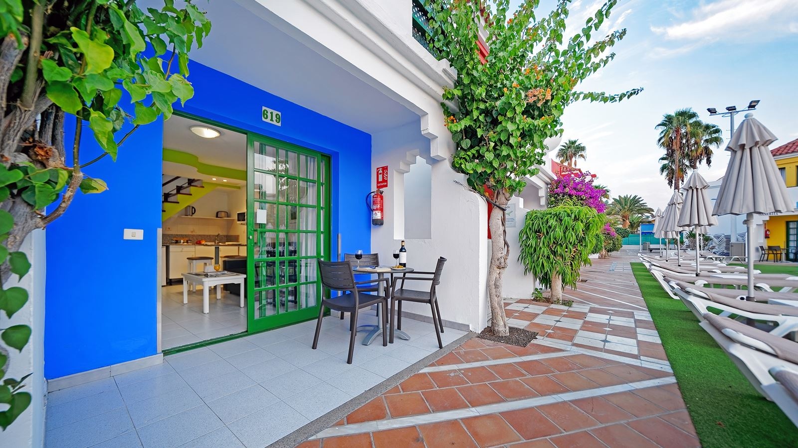 rooms-bungalow-pool-view